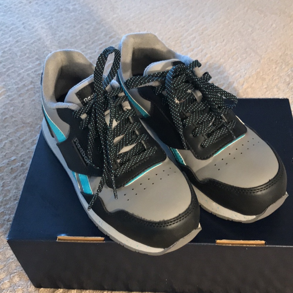 NIB Reebok safety sneakers - Picture 4 of 11